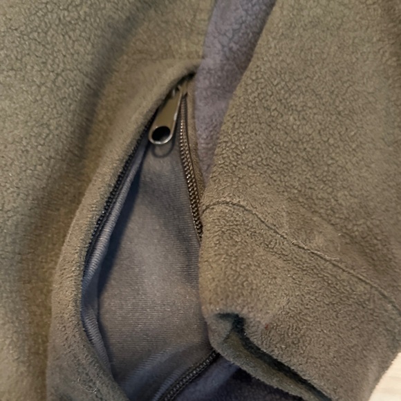 Columbia Dark Green and Black Fleece Jacket - Picture 6 of 11